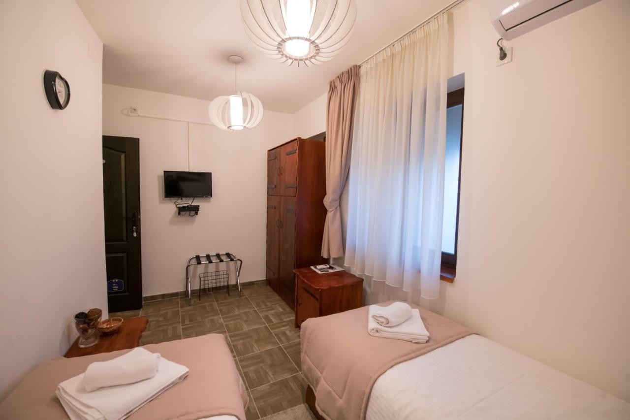 Appartement Apartman Beli Zec à Zemun Extérieur photo