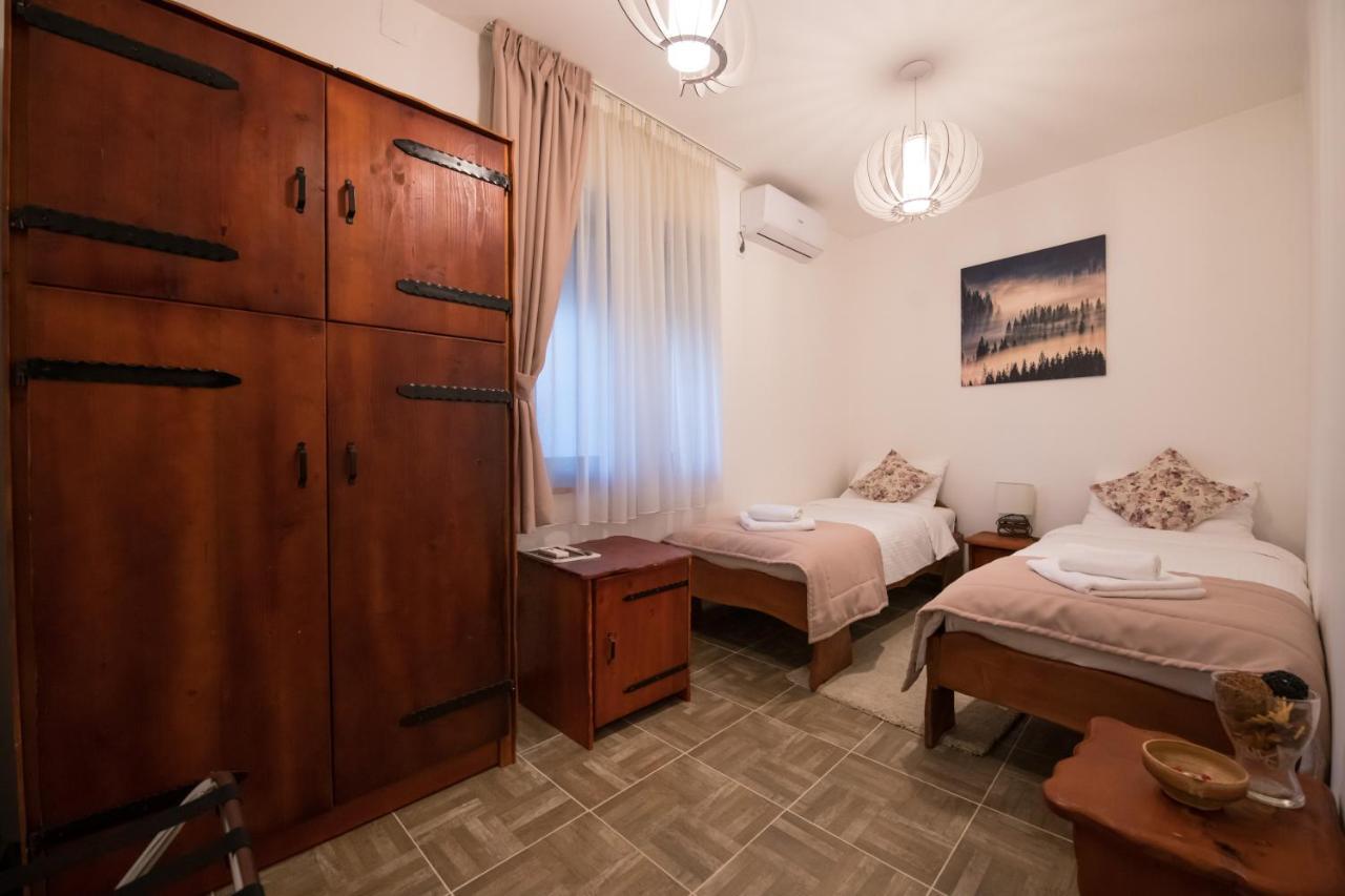 Appartement Apartman Beli Zec à Zemun Extérieur photo